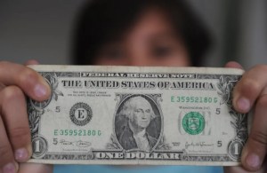 Autoridades de Tennessee alertan a no recoger billetes de dólar doblados porque podrían contener fentanilo