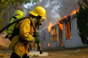 Conmoción en Míchigan: Perdió ambos brazos al explotar una casa llena de municiones