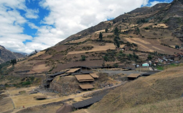 Arqueólogos hallaron una nueva red de pasadizos ocultos debajo de un templo en Perú