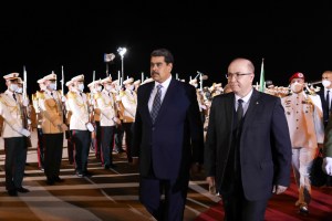 Maduro llegó a Argelia, segundo destino de su paseíto internacional