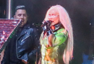 Christina Aguilera y el GRAN juguete sexual que utilizó durante una presentación que paralizó las redes (FOTOS)