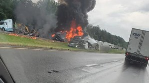Imágenes de terror: Un feroz choque entre ocho camiones en Arkansas dejó un muerto