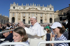 ¿La iglesia se abre a los homosexuales y trans? El papa Francisco, ante un evento crucial en el Vaticano