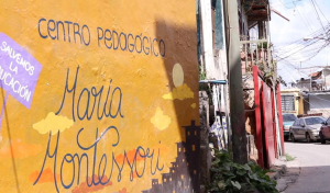 Escuelas “alternativas” florecen en barrio de Venezuela ante fallas de educación pública y bajos salarios (Video)