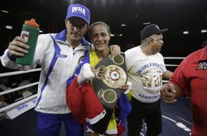 Venezolana Mayerlín Rivas venció por nocaut a Karina Fernández y retiene su título mundial