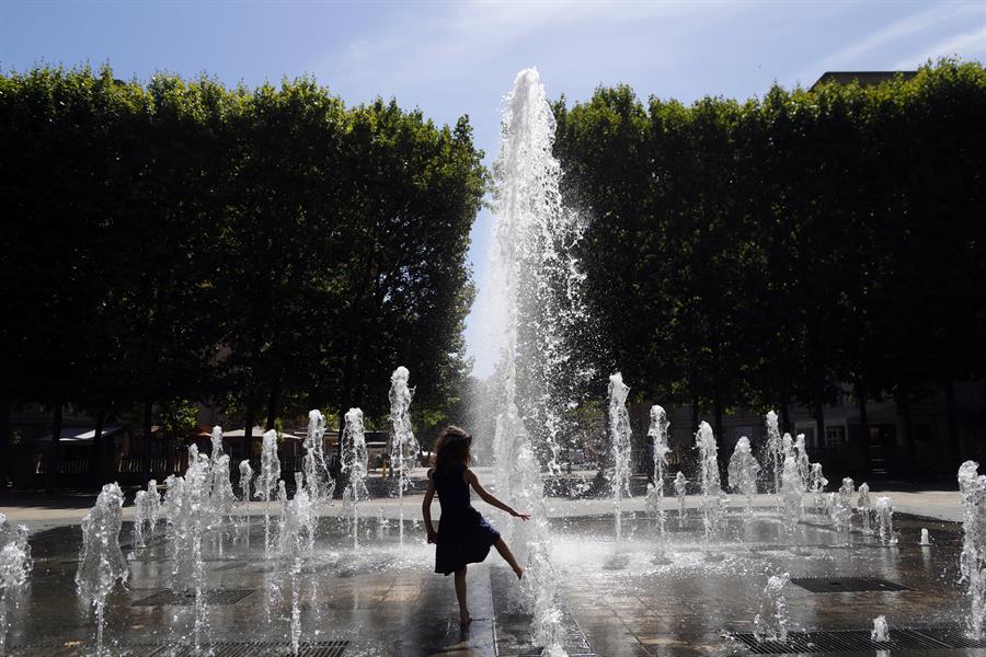 Doce departamentos franceses en alerta roja por la intensa ola de calor