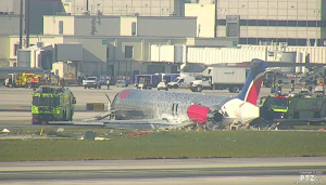 Avión se salió de la pista en Miami tras falla en su tren de aterrizaje (Video)