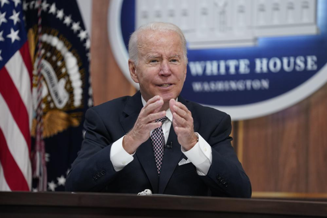 Joe Biden firma orden ejecutiva para proteger acceso al aborto