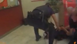 “¡Dame todo el dinero!”: Así la policía capturó a un atracador en pleno asalto bancario (VIDEO)