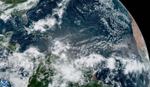Inminente llegada de nueva onda tropical pone en alerta a las autoridades en Venezuela