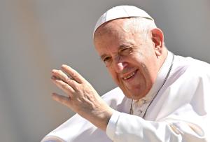 El papa Francisco autorizó el primer paso para canonizar al sacerdote colombiano “Toñito”