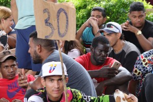 ¡Tragedia! Murió venezolana que viajaba en silla de ruedas en caravana de migrantes… sufrió un colapso