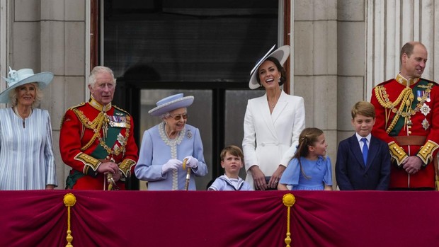 Los duques de Sussex y el príncipe Andrés, los grandes ausentes en el balcón
