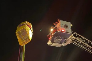 Atrapados en las alturas: El rescate de siete personas en una atracción de Misuri