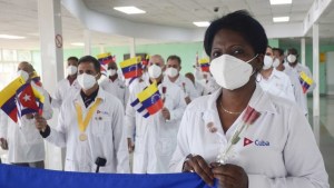 Al menos 17 médicos cubanos en Venezuela detenidos tras intentar huir de la “misión” del régimen chavista