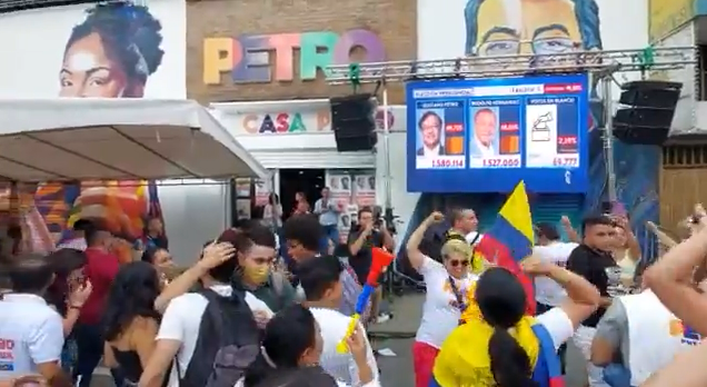 Seguidores de Gustavo Petro celebraron su victoria presidencial en las calles de Cali (Video)