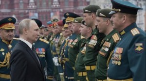 Cinco generales de la cúpula militar rusa no pudieron contra la cólera de Putin