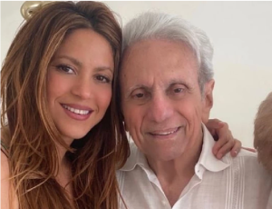 Shakira deja a un lado el caos con Piqué, y comparte tierna escena familiar con su padre enfermo (VIDEO)