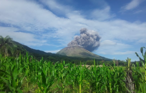 El volcán más alto de Nicaragua registró explosión de gases y cenizas (Video)