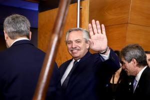 Alberto Fernández viaja a Colombia para la posesión presidencial de Petro