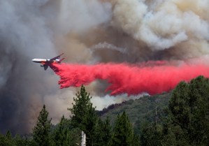 Miles de evacuados mientras el fuego en California se extiende