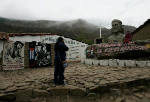 Los 25 años del hallazgo del cuerpo del “Ché” Guevara y las dudas que aún tiene Bolivia