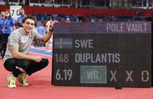 El impresionante salto de Armand Duplantis con el que batió su propio récord e hizo historia en el Mundial de Atletismo