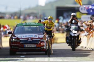 Macron celebró que un expescadero gane el Tour de Francia
