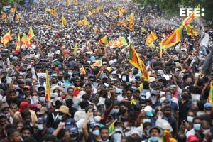 Dimisiones e incertidumbre política marcan Sri Lanka tras manifestaciones