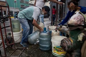 Arrancaron las maniobras para restablecer el suministro de agua en Caracas y Miranda
