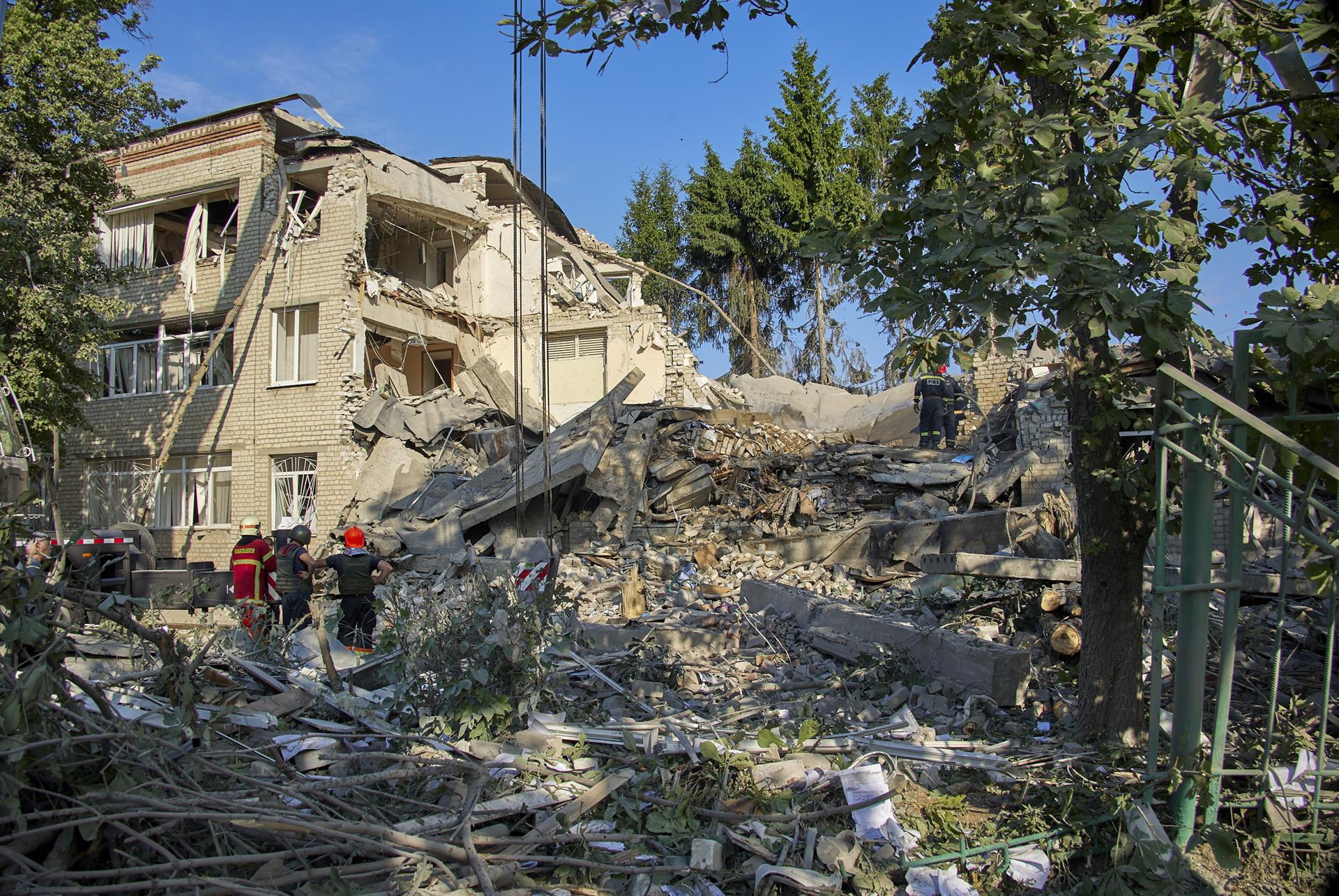 Al menos dos muertos y 19 heridos tras bombardeo ruso en Járkov, segunda ciudad de Ucrania