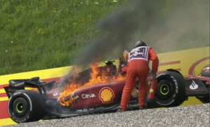 El dramático momento en que Carlos Sainz abandona con su Ferrari en llamas el GP de Austria (VIDEO)