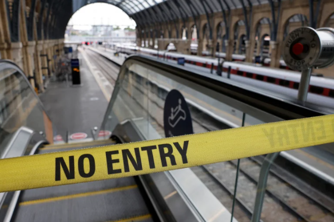 Otra huelga ferroviaria paraliza al Reino Unido: reclaman más salarios y rechazan reducción del personal