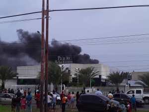 Incendio en el Palacio de los Eventos de Ciudad Bolívar este #12Jul