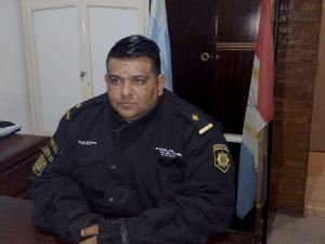 Exjefe de policía en Argentina le hizo una fiesta de cumpleaños a su esposa en la comisaría donde está detenido
