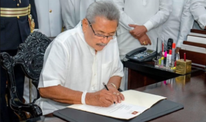 Presidente de Sri Lanka anunció su dimisión al Parlamento por correo electrónico