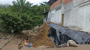 Viviendas en Táchira están en riesgo por derrumbes de unas calles (Foto)