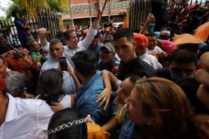 Guaidó a Maduro: Por más que amenaces, nos van a encontrar en las calles (VIDEOS)