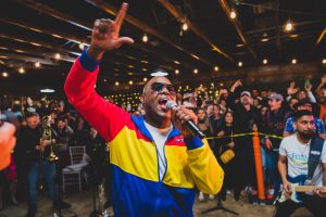 Magic Juan celebra su éxito en Venezuela con un concierto