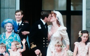 Sarah Ferguson y el príncipe Andrés: una novia atípica para una boda alegre que escondió infidelidades y escándalos