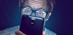 Alerta: qué les pasa a tus ojos y cerebro después de tres horas de usar el celular