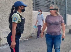 Detuvieron a una mujer que le propinó una cachetada a un pequeño de cuatro años en la Av. Panteón de Caracas #19Jul (FOTO)