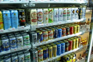 Revelaron qué hacen los supermercados con las cervezas que están a punto de vencer… ¡No podrás creerlo!
