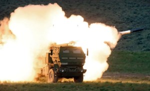 EEUU habría modificado los lanzacohetes Himars para evitar que Ucrania pueda atacar territorio ruso