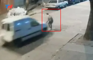 Impactante VIDEO: Argentino persiguió al ladrón que había robado a su mamá y lo atropelló