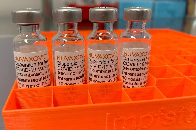 La FDA aprobó la vacuna contra el Covid-19 de Novavax, una fórmula más convencional basada en proteínas