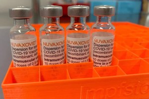Batalla judicial en Nueva Zelanda por padres que rechazan “sangre vacunada” para un bebé