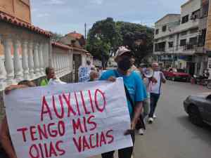 EN IMÁGENES: varguenses salieron a protestar ante los pírricos salarios y pensiones del régimen de Maduro #8Jul
