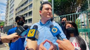 Cumplan con el 178 de la Constitución: Luis Palocz denunció escasez de papeleras en Chacao