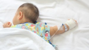 Convulsiones y meningitis: Peligroso virus que afecta a bebés pone en alerta a EEUU